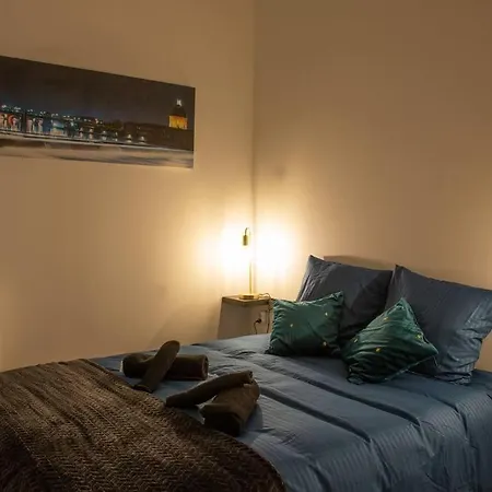 Apartment Superbe T2 Au Coeur De Lalande+parking Prive *